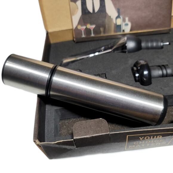 Cuisinart Cordless Wine Opener and Aerator Pump Vaccum Stoppers Gift Set - Picture 4 of 14